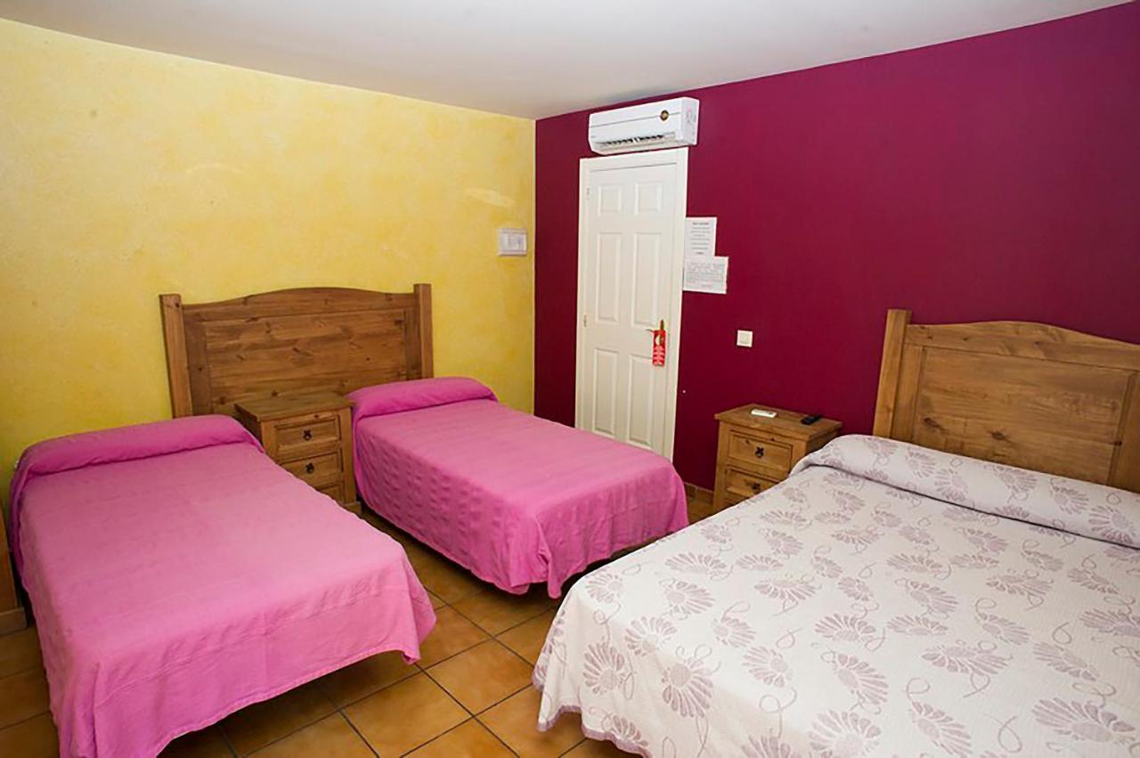Hostal Velarde تالافيرا دي لا رينا المظهر الخارجي الصورة